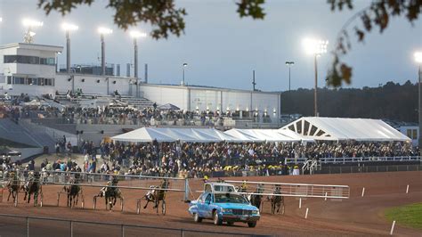 mohegan sun casino horse racing